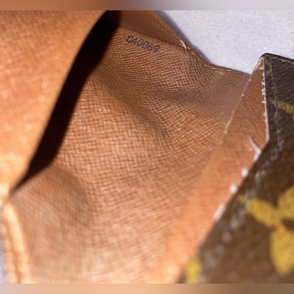 LOUIS VUITTON Monogram Business Card Holder - Picture 7 of 11